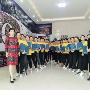 伊丽莎白美容化妆培训学校:学化妆好还是学美容好?